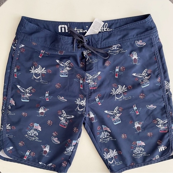 Travis Mathew Men’s Boardshorts Size 33 Flag Sweet Land of Beer - Picture 2 of 10
